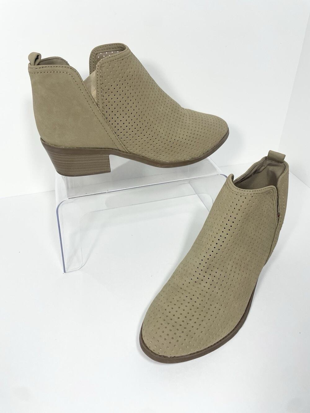 Time and Tru Beige 2" Heel Ankle Booty Shoes Suede Like 9W Excellent Condition